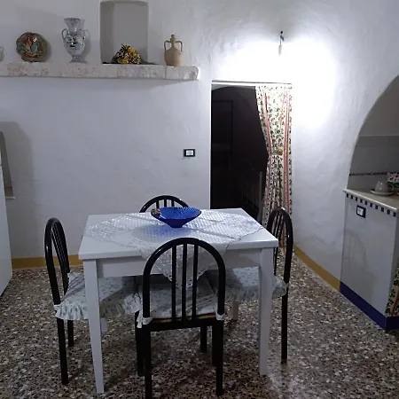 Feriehus Trullo Tre Coni Cisternino
