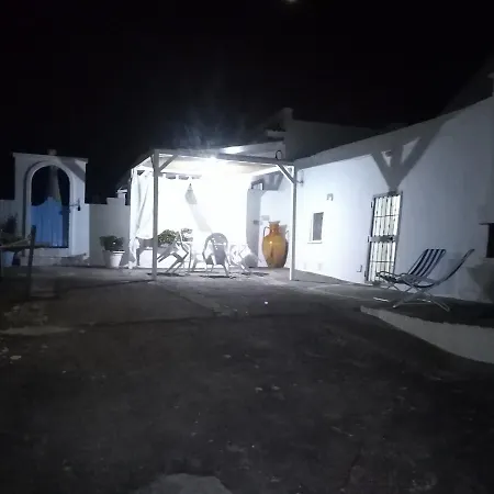 Trullo Tre Coni Feriehus